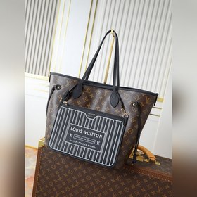 Топ-модель из оригинальной коллекции,