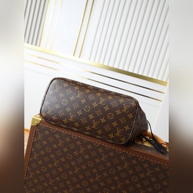 Топ-модель из оригинальной коллекции,