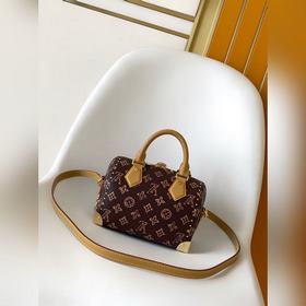 M28102 Эта сумка Speedy Trunk 20 выпол