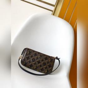 Сумка Pochette Accessoires модели M264