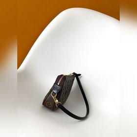 Сумка Pochette Accessoires модели M264