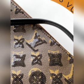 Сумка Pochette Accessoires модели M264