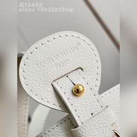 Топ-модель из оригинальной коллекции 
