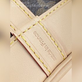 Топ-модель из оригинальной коллекции 