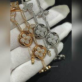 Массивный браслет с классическим узоро
