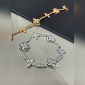 Массивный браслет с классическим узоро
