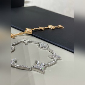Массивный браслет с классическим узоро