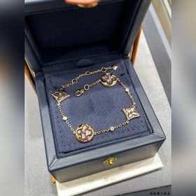 Браслет LV из натурального серого перл