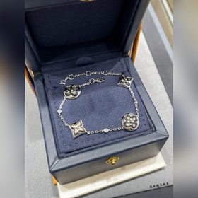 Браслет LV из натурального серого перл