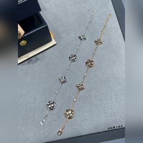 Браслет LV из натурального серого перл