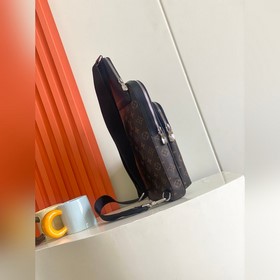 Топ-модель из оригинальной коллекции,