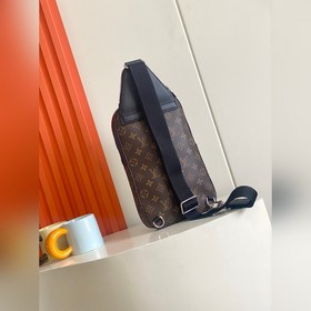 Топ-модель из оригинальной коллекции,