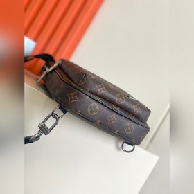 Топ-модель из оригинальной коллекции,