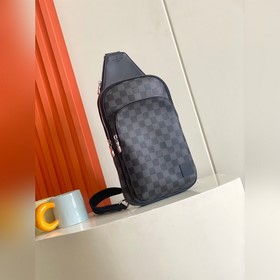 Топ-модель из оригинальной коллекции,