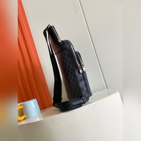 Топ-модель из оригинальной коллекции,