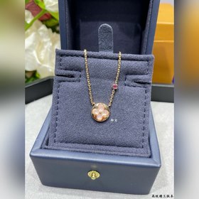 Колье LV из перламутра в форме круга и