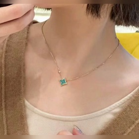 Квадратный кулон LV с камнем «Тяньхэ» 