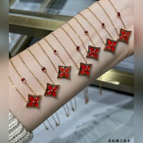 Красный к Новому году, розовое золото
