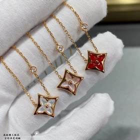 Квадратный кулон LV из розового золота