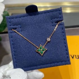 Квадратный кулон LV из розового золота