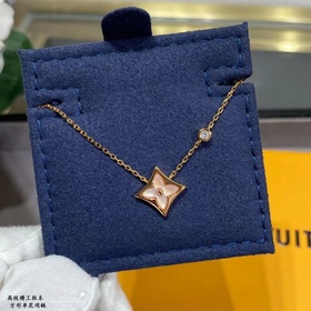 Квадратный кулон LV из розового золота
