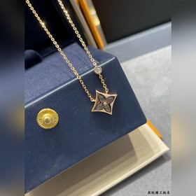 Квадратный кулон LV из натурального се