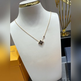 Квадратный кулон LV из натурального се