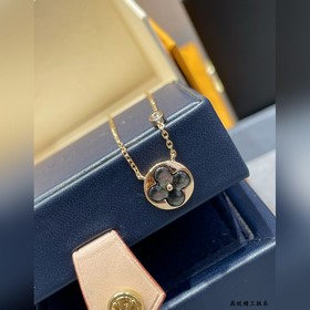 Круглое колье LV из натурального серог