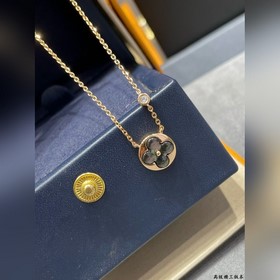 Круглое колье LV из натурального серог