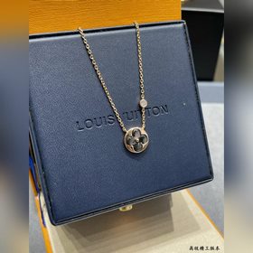 Круглое колье LV из натурального серог