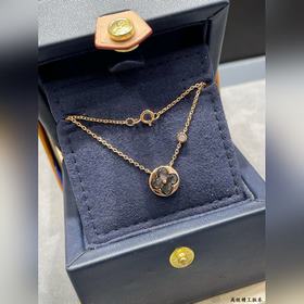 Круглое колье LV из натурального серог