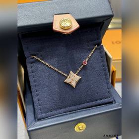 Колье LV с квадратной подвеской, полно