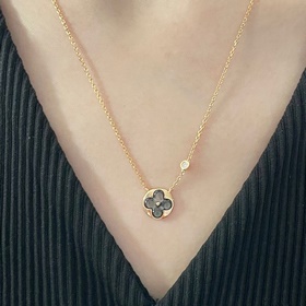 Круглое колье LV из натурального серог