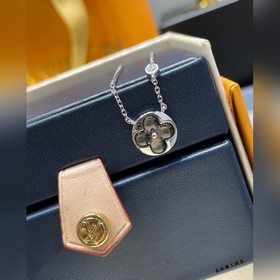 Круглое колье LV из натурального серог