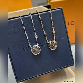 Круглое колье LV из натурального серог
