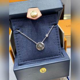 Круглое колье LV из натурального серог