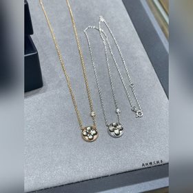 Круглое колье LV из натурального серог