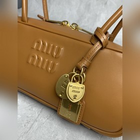 5BB173 Сумка через плечо Miu 25SS — на