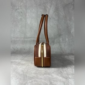 Новая модель из канваса с коричневыми 