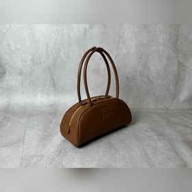 5BB193 Сумка-«пельмень» из коллекции M