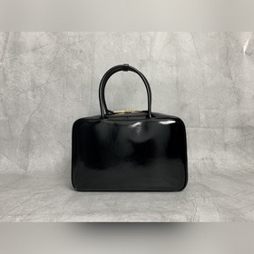 5BB117 — новая модель портфеля от Miu,