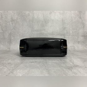 5BB117 — новая модель портфеля от Miu,