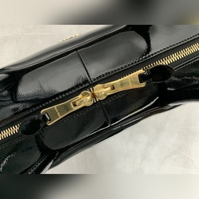 5BB117 — новая модель портфеля от Miu,