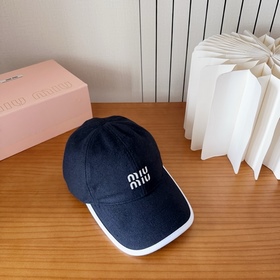 [Miumiu] Новая бейсболка из кашемира 