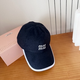 [Miumiu] Новая бейсболка из кашемира 