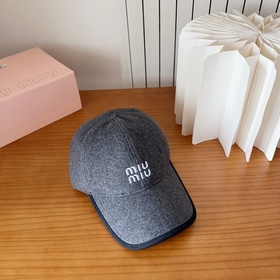 [Miumiu] Новая бейсболка из кашемира 