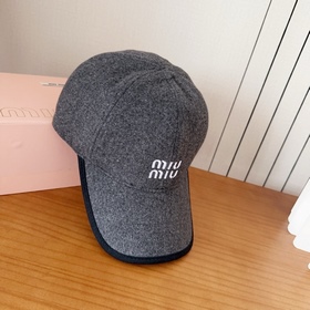 [Miumiu] Новая бейсболка из кашемира 