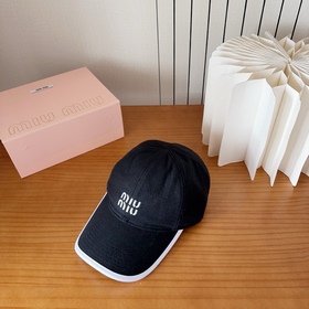[Miumiu] Новая бейсболка из кашемира 