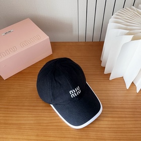 [Miumiu] Новая бейсболка из кашемира 