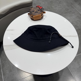 Новая кепка-канотье от Miu с официальн